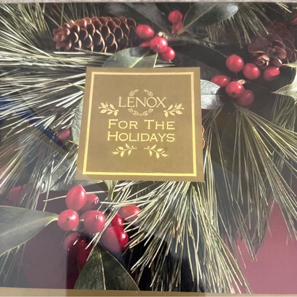 NEW Lenox for the Holidays Fine Linen Holly & Ribbons Oval Tablecloth 60” X 104” - Picture 5 of 6